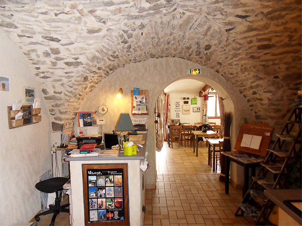 Gîte Auberge les Terres Blanches à Méolans Revel, salle voutée